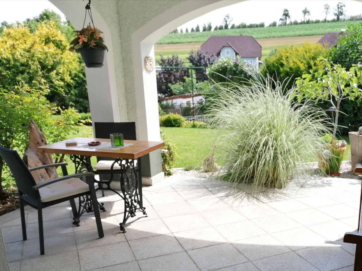 Cosy Apartment In Oed Hling With Garden Mauer bei Amstetten Bagian luar foto